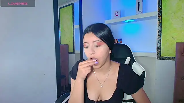 zoe connor19 online show from 11/18/25, 07:29