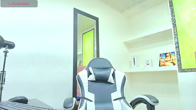 zoe connor19 online show from 11/26/25, 07:59