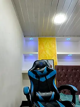 zoe connor19 online show from 11/30/25, 10:41