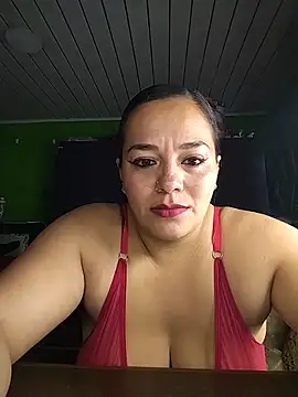 Snapshot of emily_sweet13 chatting on 05/20/26, 02:12 emily sweet13 online show from 05/20/26, 02:12