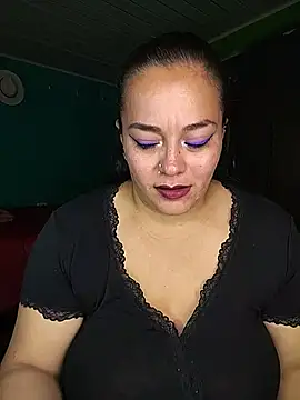 Snapshot of emily_sweet13 chatting on 05/26/26, 01:34 emily sweet13 online show from 05/26/26, 01:34