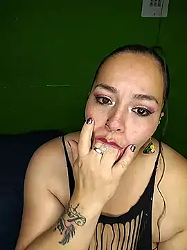 Snapshot of emily_sweet13 chatting on 07/03/26, 04:35 emily sweet13 online show from 07/03/26, 04:35