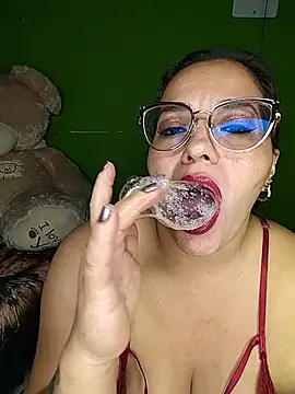 Snapshot of emily_sweet13 chatting on 07/18/26, 04:55 emily sweet13 online show from 07/18/26, 04:55