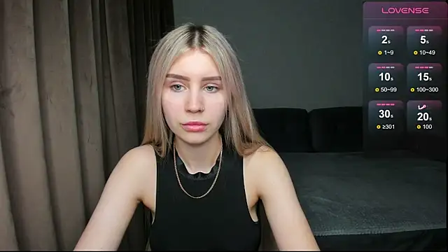 Snapshot of Kitty_Aurora chatting on 10/27/25, 04:55 Kitty Aurora online show from 10/27/25, 04:55