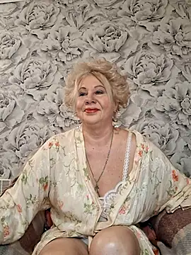 Snapshot of PALETT chatting on 02/28/25, 04:10 PALETT online show from 02/28/25, 04:10