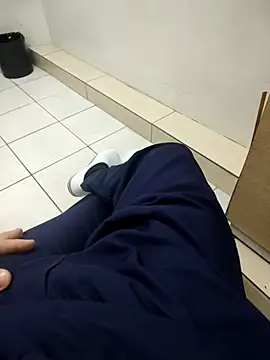 Snapshot of gatmoreno1 chatting on 09/24/25, 04:32 gatmoreno1 online show from 09/24/25, 04:32