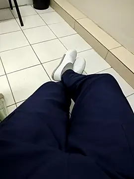 Snapshot of gatmoreno1 chatting on 10/07/25, 04:37 gatmoreno1 online show from 10/07/25, 04:37