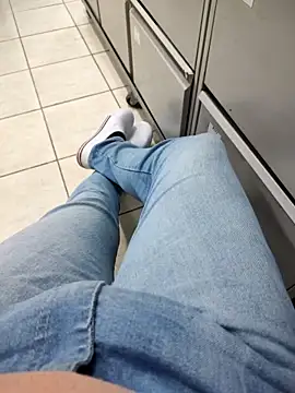 Snapshot of gatmoreno1 chatting on 10/11/25, 02:37 gatmoreno1 online show from 10/11/25, 02:37