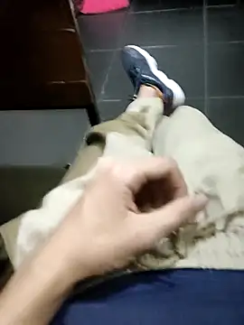 Snapshot of Juliano69xv chatting on 10/16/25, 11:39 Juliano69xv online show from 10/16/25, 11:39