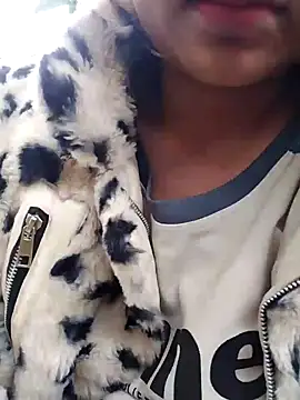 Snapshot of Betty20zx chatting on 12/16/24, 05:49 Betty20zx online show from 12/16/24, 05:49