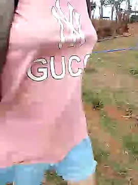 Snapshot of Betty20zx chatting on 12/31/24, 04:27 Betty20zx online show from 12/31/24, 04:27