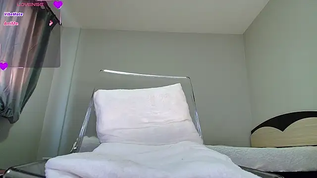 kyliejo18 online show from 01/08/25, 06:41