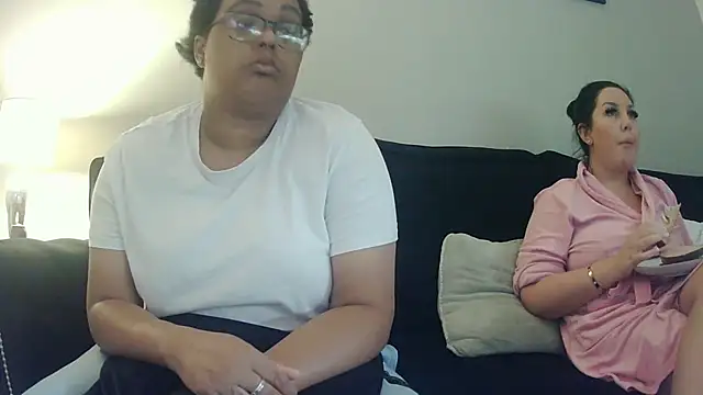 vanilla chocolate23 online show from 09/10/25, 11:32