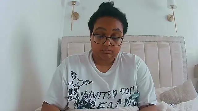 vanilla chocolate23 online show from 09/20/25, 11:11