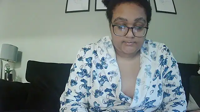 vanilla chocolate23 online show from 10/16/25, 06:47