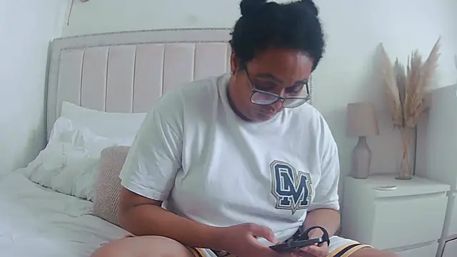 vanilla chocolate23 online show from 10/22/25, 12:49