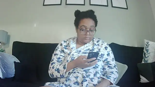 vanilla chocolate23 online show from 10/24/25, 08:11