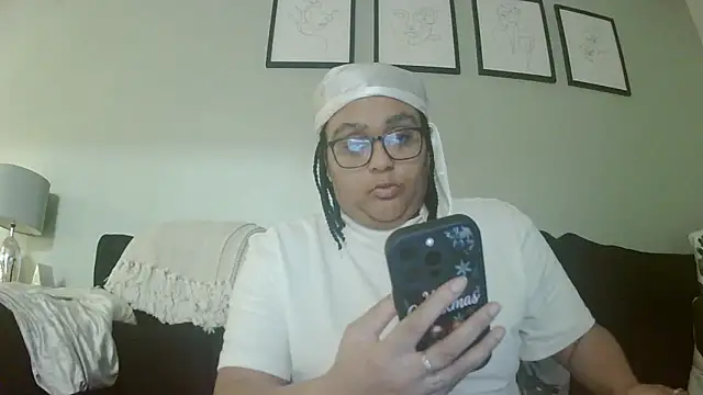 vanilla chocolate23 online show from 12/18/25, 08:20