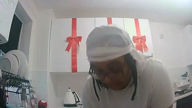 vanilla chocolate23 online show from 12/22/25, 09:06