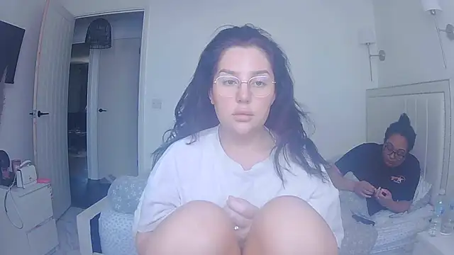 vanilla chocolate23 online show from 04/14/26, 08:09