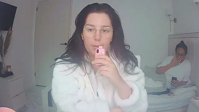 vanilla chocolate23 online show from 04/15/26, 09:16