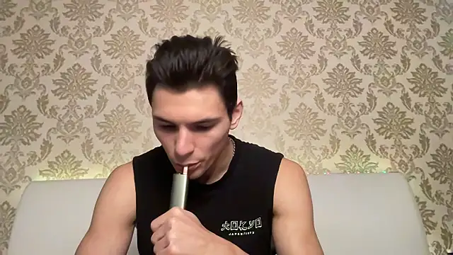 Snapshot of denlover1 chatting on 12/26/24, 11:21 denlover1 online show from 12/26/24, 11:21