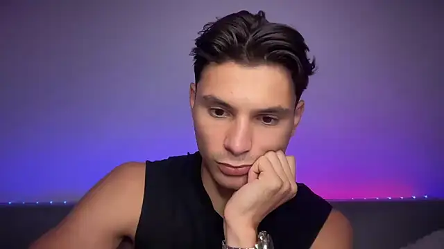 Snapshot of denlover1 chatting on 09/20/25, 03:51 denlover1 online show from 09/20/25, 03:51