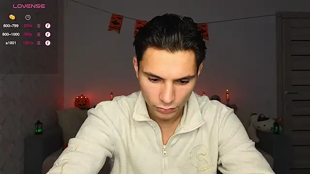 Snapshot of denlover1 chatting on 10/13/25, 05:29 denlover1 online show from 10/13/25, 05:29