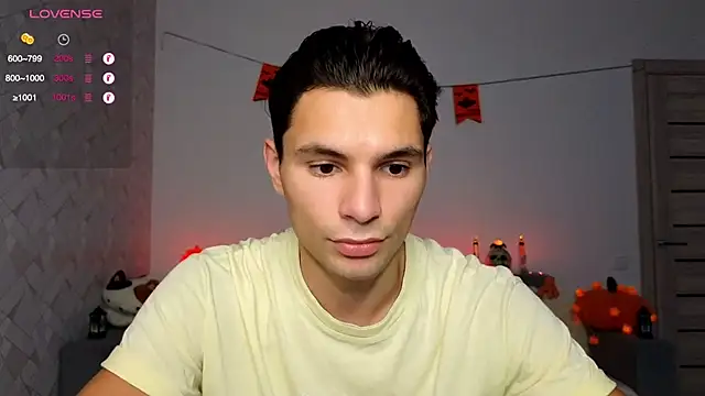 Snapshot of denlover1 chatting on 10/15/25, 06:46 denlover1 online show from 10/15/25, 06:46