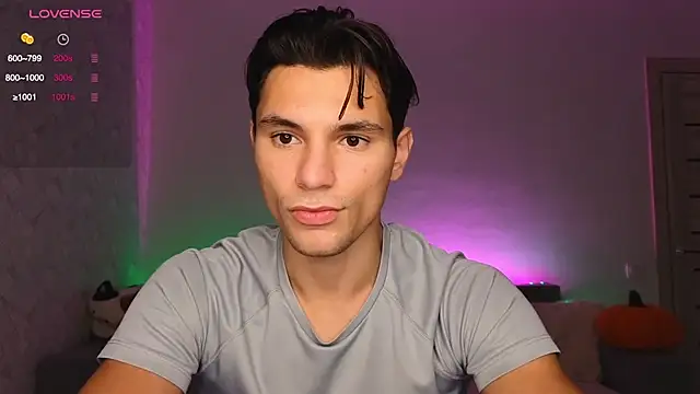 Snapshot of denlover1 chatting on 10/20/25, 04:02 denlover1 online show from 10/20/25, 04:02