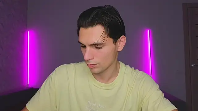 Snapshot of denlover1 chatting on 02/18/26, 01:29 denlover1 online show from 02/18/26, 01:29