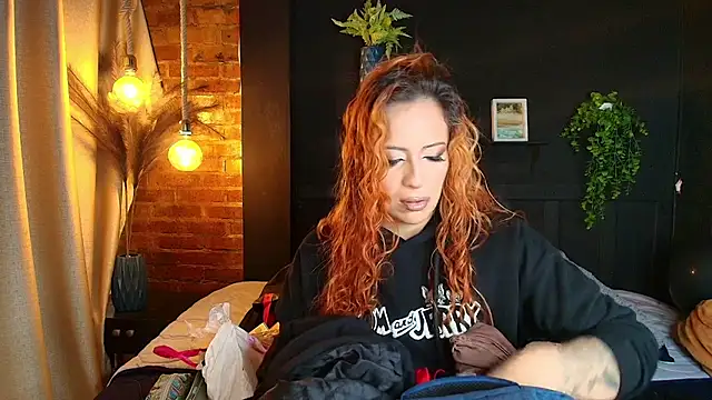 Snapshot of sahra_taylor_ chatting on 06/24/26, 01:43 sahra taylor online show from 06/24/26, 01:43
