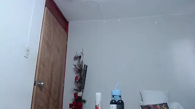 Nicol Love0 online show from 03/21/25, 02:07