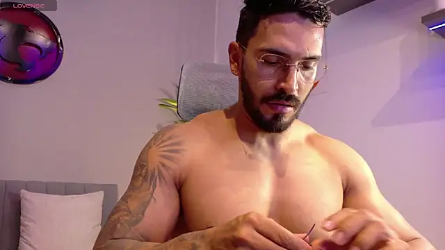 Snapshot of tony_muscle chatting on 05/15/26, 08:16 tony muscle online show from 05/15/26, 08:16