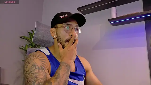 Snapshot of tony_muscle chatting on 05/16/26, 10:58 tony muscle online show from 05/16/26, 10:58
