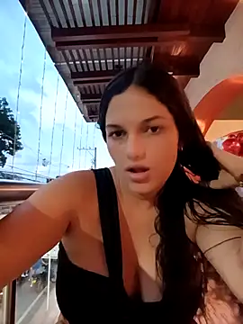 girl milk1 online show from 11/17/25, 10:37