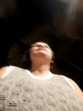 girl milk1 online show from 11/26/25, 12:00