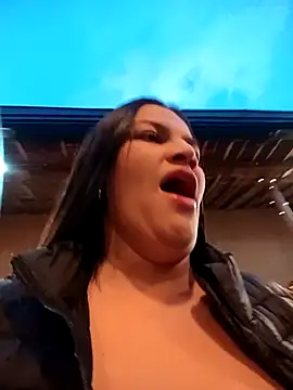 girl milk1 online show from 12/04/25, 10:40