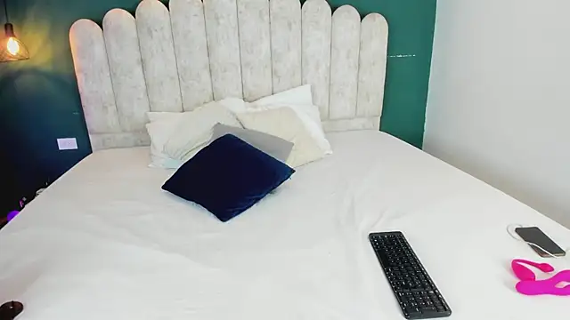 mayragonzpe   online show from 10/04/25, 12:19