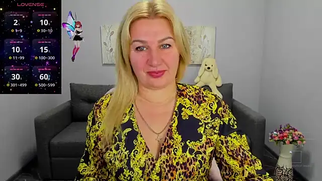 Lili Crossi online show from 10/13/25, 05:51