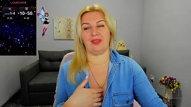 Lili Crossi online show from 12/02/25, 06:41