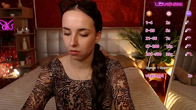 AuroraAksnesss online show from 03/12/25, 05:38