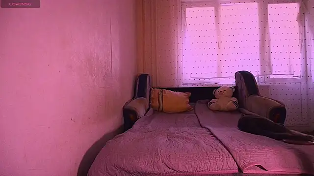 Snapshot of Chloe_strip chatting on 09/15/25, 04:56 Chloe strip online show from 09/15/25, 04:56