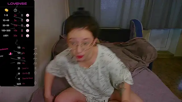 Snapshot of Chloe_strip chatting on 10/03/25, 01:57 Chloe strip online show from 10/03/25, 01:57