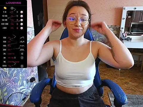 Snapshot of Chloe_strip chatting on 10/15/25, 04:23 Chloe strip online show from 10/15/25, 04:23