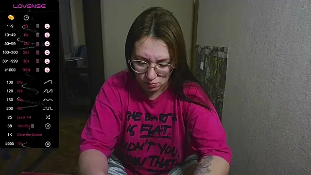 Snapshot of Chloe_strip chatting on 10/15/25, 06:41 Chloe strip online show from 10/15/25, 06:41