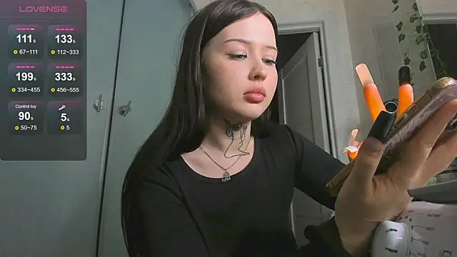 kate8ketee8 online show from 03/21/25, 10:17