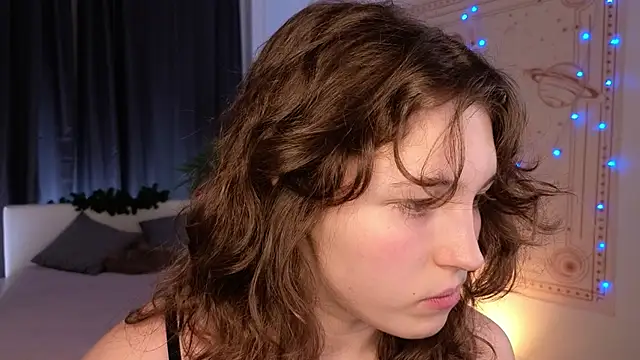 Snapshot of cherry_lea chatting on 12/22/24, 04:38 cherry lea online show from 12/22/24, 04:38