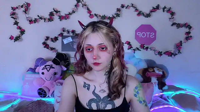 Snapshot of _Devill_Baby chatting on 05/13/26, 11:22 Devill Baby online show from 05/13/26, 11:22