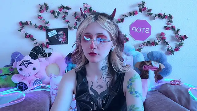 Snapshot of _Devill_Baby chatting on 05/19/26, 01:56 Devill Baby online show from 05/19/26, 01:56